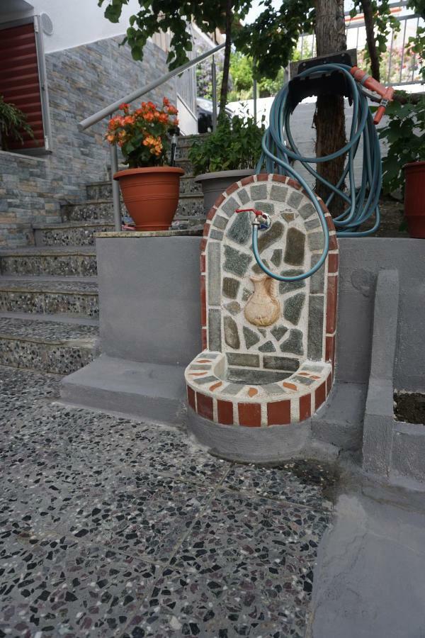 Anastasia' S Guest House Неос-Мармарас Экстерьер фото